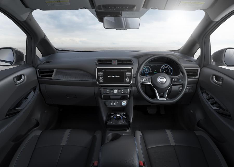 Торпедо Nissan Leaf 2018 года  (JP) (фото 29 из 35)